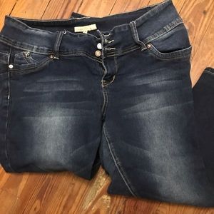 Wannabettabutt? YMI Cropped Jeans
